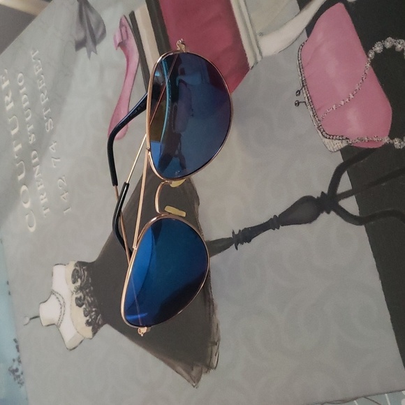 F21 Aviator Sunglasses 🕶 - Picture 6 of 11